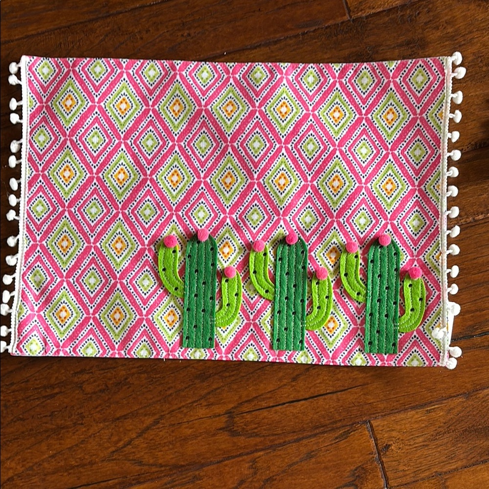 Cactus Patterned Pink Table Linens - Picture 3 of 6